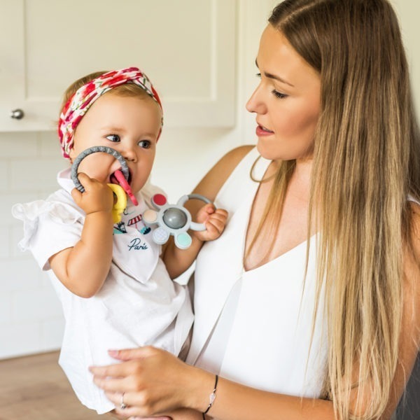 Babyono 488 Ortho rágóka csörgővel