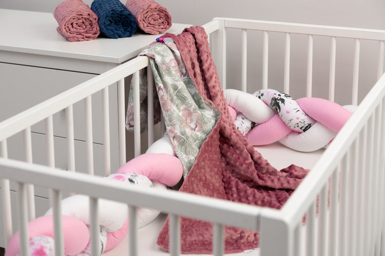 Sensillo Könnyű Minky takaró – Retro Pink Palms