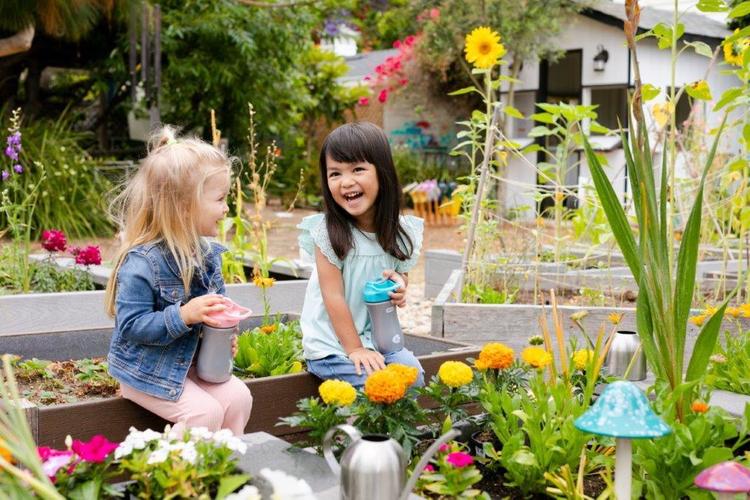 Chicco 144815 Palack puha kiöntővel 350 ml 2 l fiú