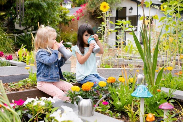 Chicco 144815 Palack puha kiöntővel 350 ml 2 l fiú