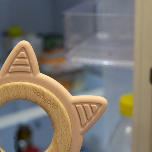 Babyono 1076/02 Fa és Szilikon Rágóka Kiscicának