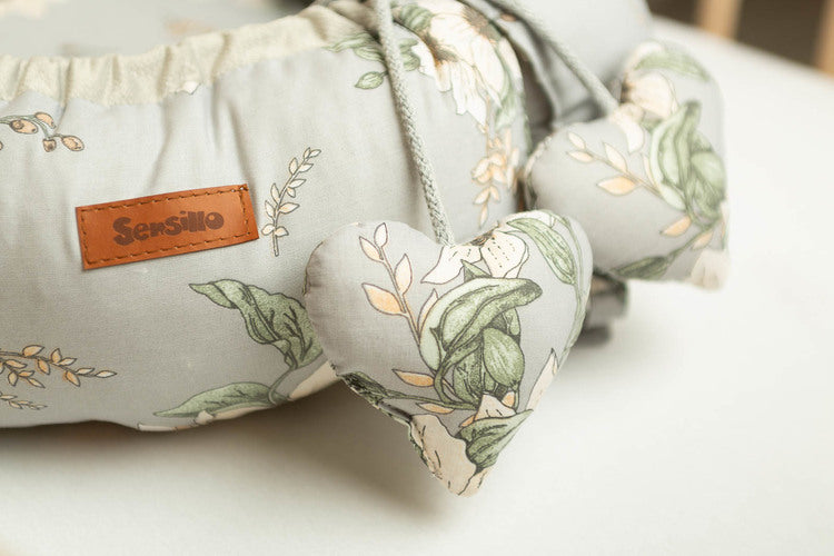 Sensillo Bársony Babafészek/Babagubó – Lily Szürke + Párna