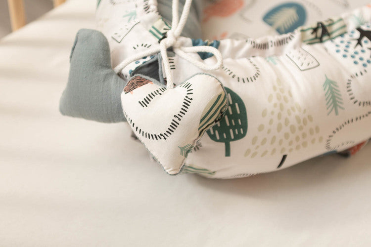 Sensillo Babafészek Muszlin - Smaragdzöld Süni + Párna