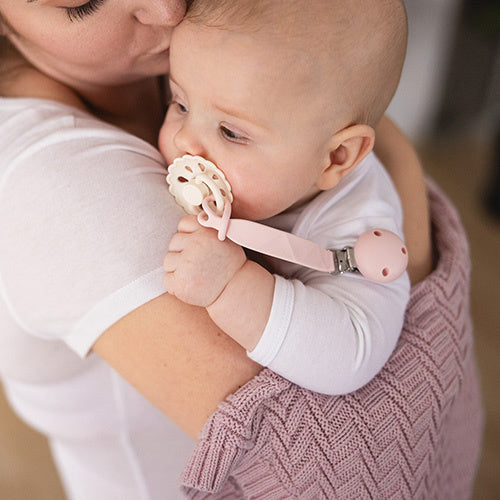 Babyono 1469/01 Rózsaszín szilikon cumitartó akasztó