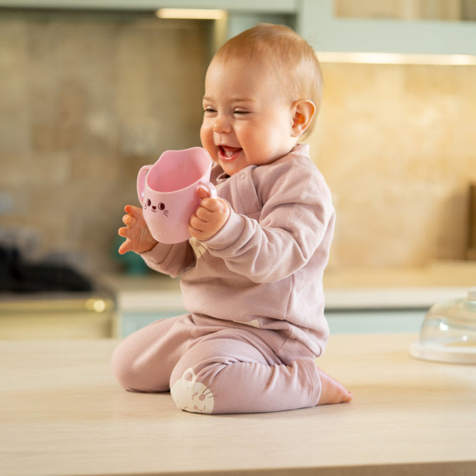 Akuku A0696 Döntött pohár az ivás elsajátításához, rózsaszín