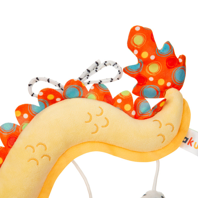 Akuku sárkány kiságyra akasztható szenzoros játék