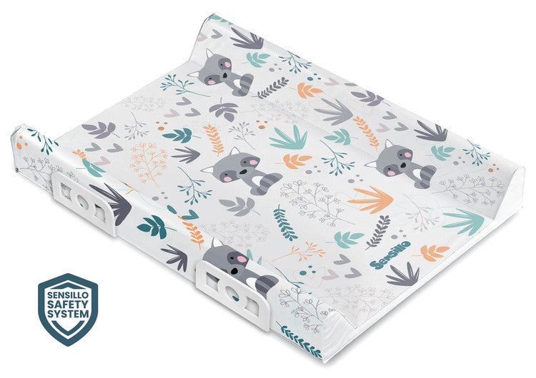 Sensillo Merevített pelenkázó alátét biztonsági rendszerrel – Forest Raccoon Platinum 70 cm