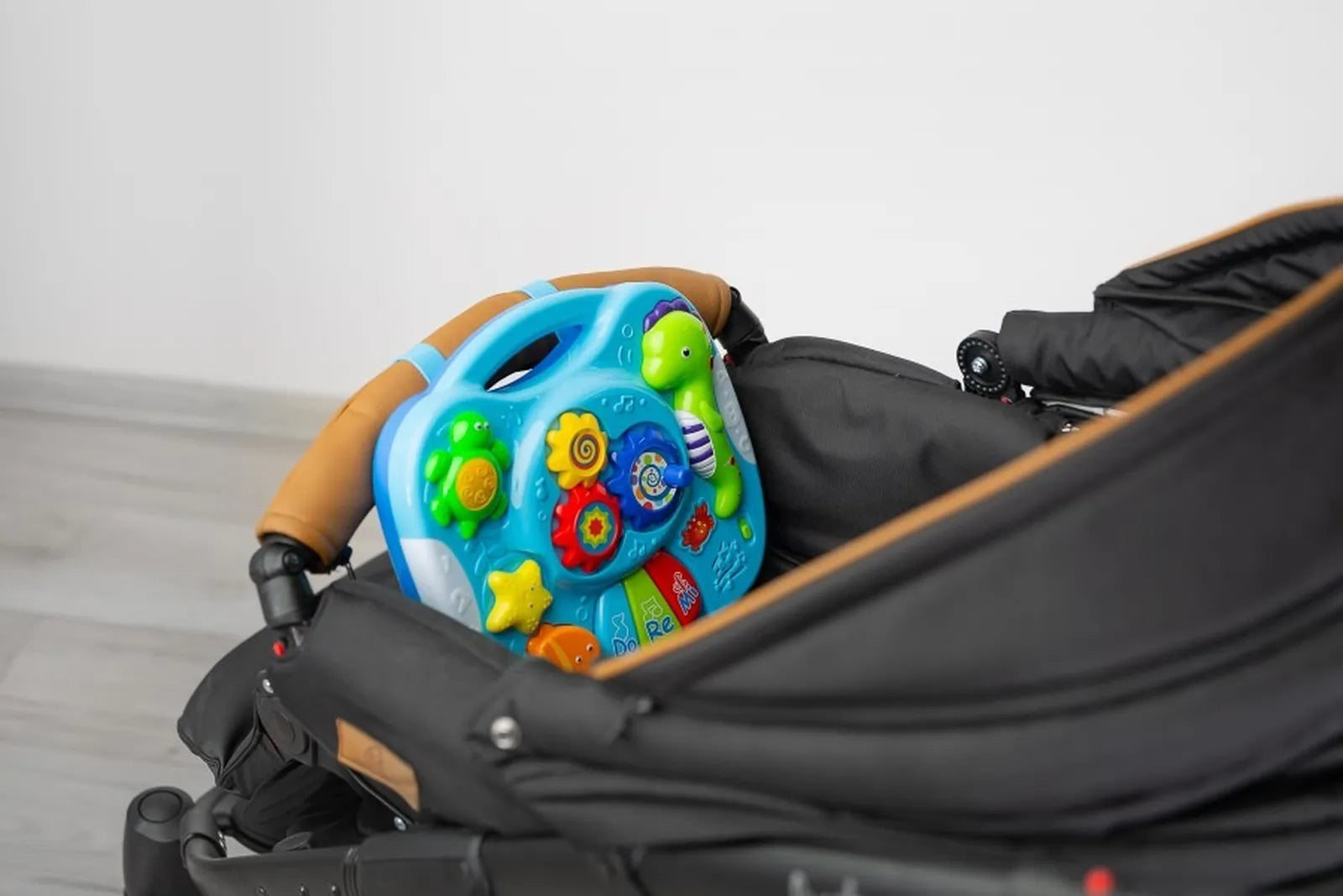 Toyz Falla Interaktív "Mindentudó" Játékasztal – Komplett Fejlesztő Állomás